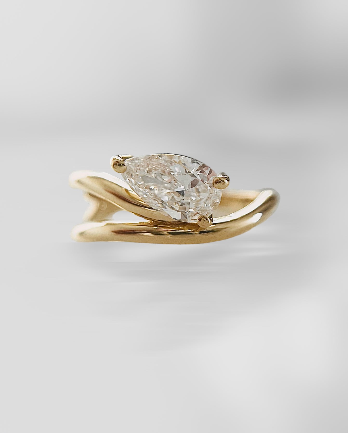 14K Solid Gold Double Band Wavy Ring with 0.9ct Lab-Grown Pear Diamond