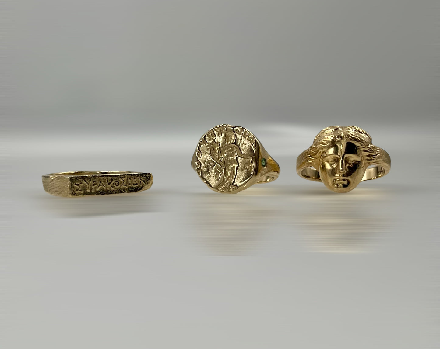 Venus de Milo Pinky Ring in 14K Gold