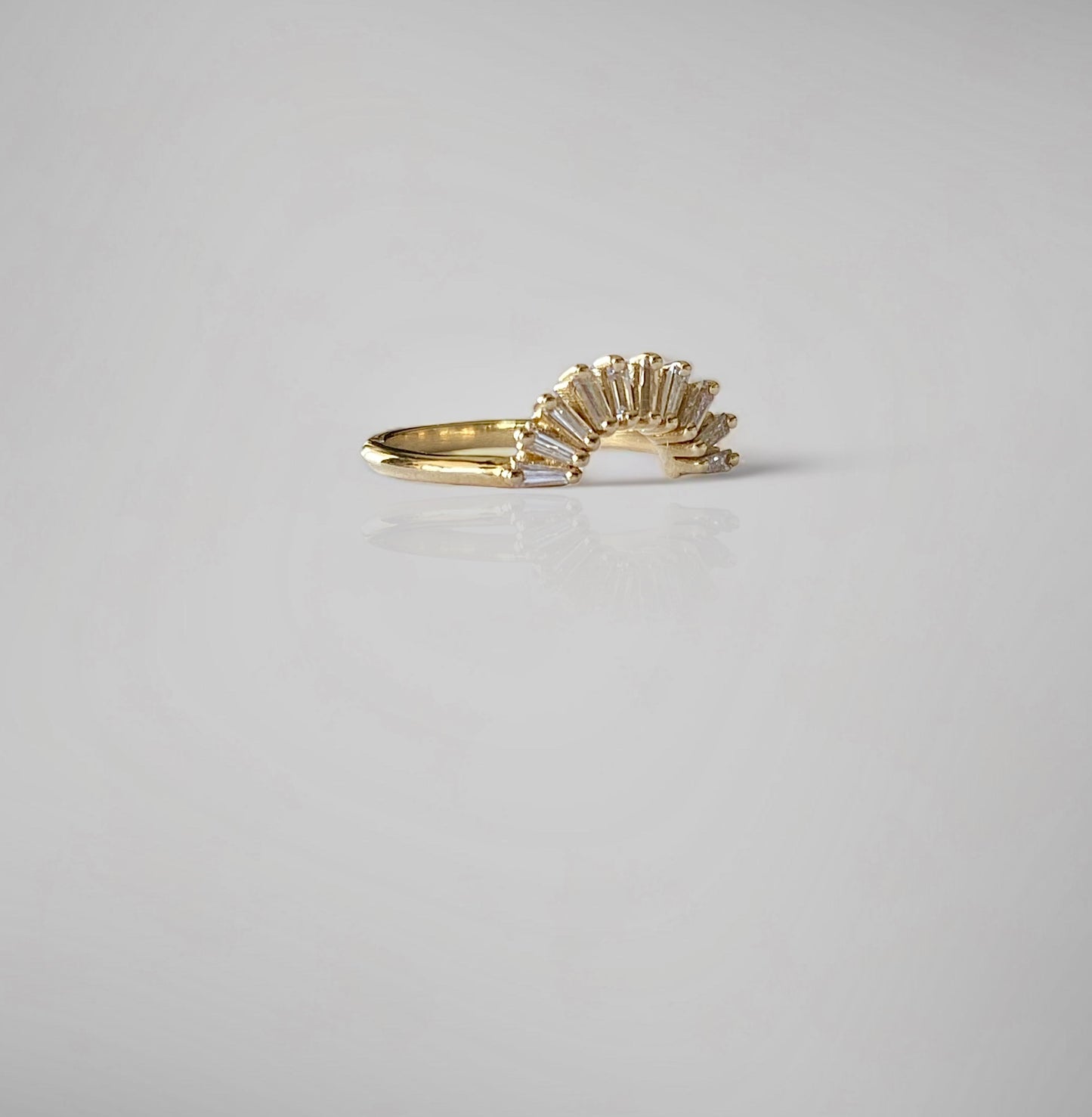 Tapered Diamond Gold Nest Ring