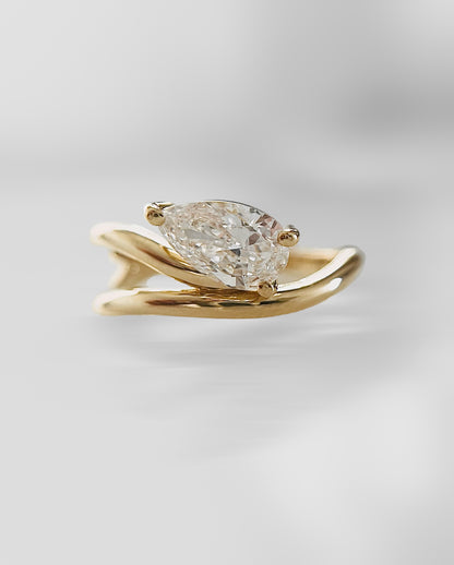 14K Solid Gold Double Band Wavy Ring with 0.9ct Lab-Grown Pear Diamond
